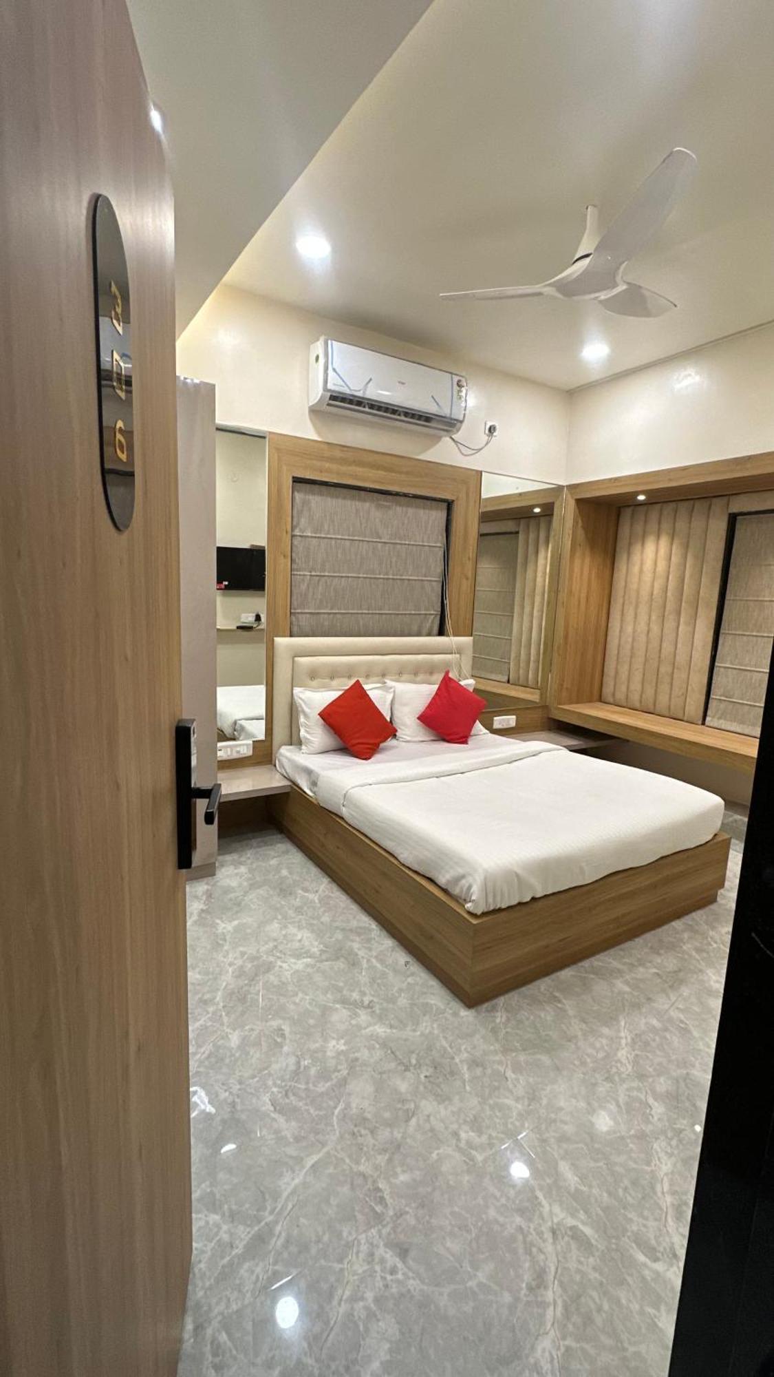 Soho House By Jayshrea Hotel Chandrapur Bagian luar foto