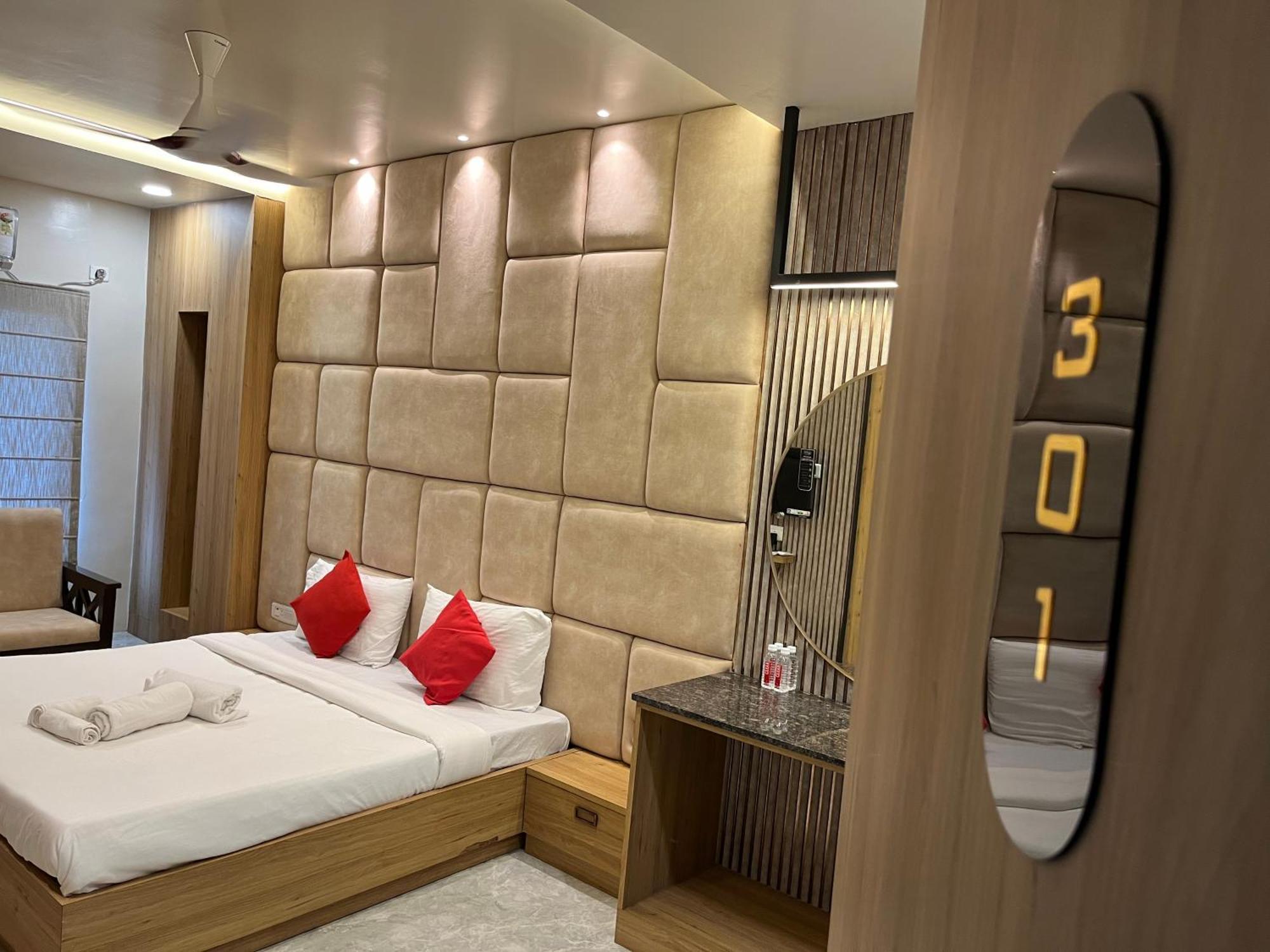 Soho House By Jayshrea Hotel Chandrapur Bagian luar foto